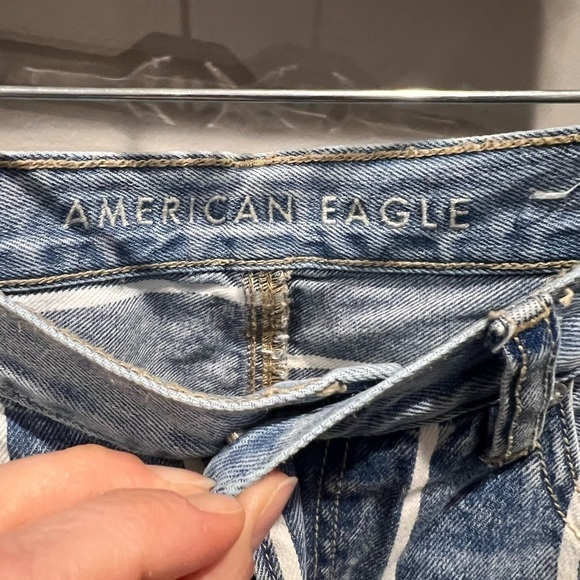 Women’s American Eagle Blue Jeans With White Stripes Mom Jeans Size 8 Extra Long - Picture 5 of 13
